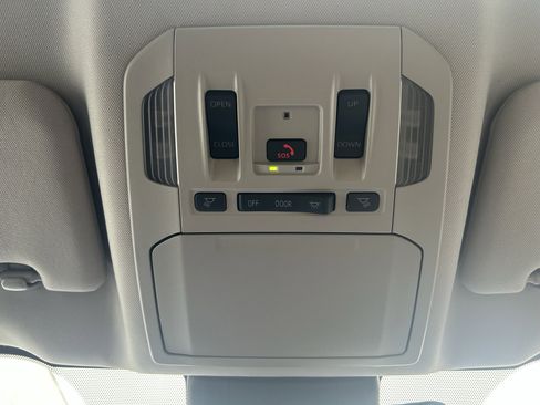 Used 2025 Toyota Highlander XLE image 36