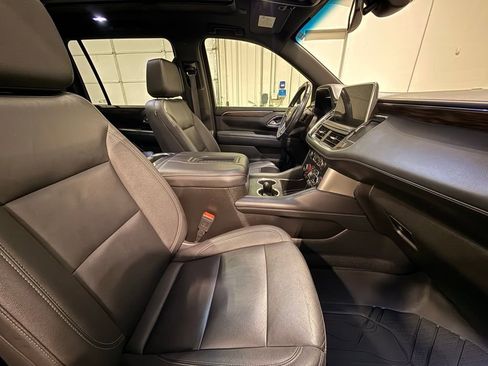 Used 2022 Chevrolet Suburban LT w/ Luxury Package image 29