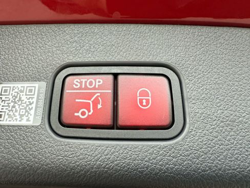 Used 2026 Mercedes-Benz GLC 300 4MATIC image 35