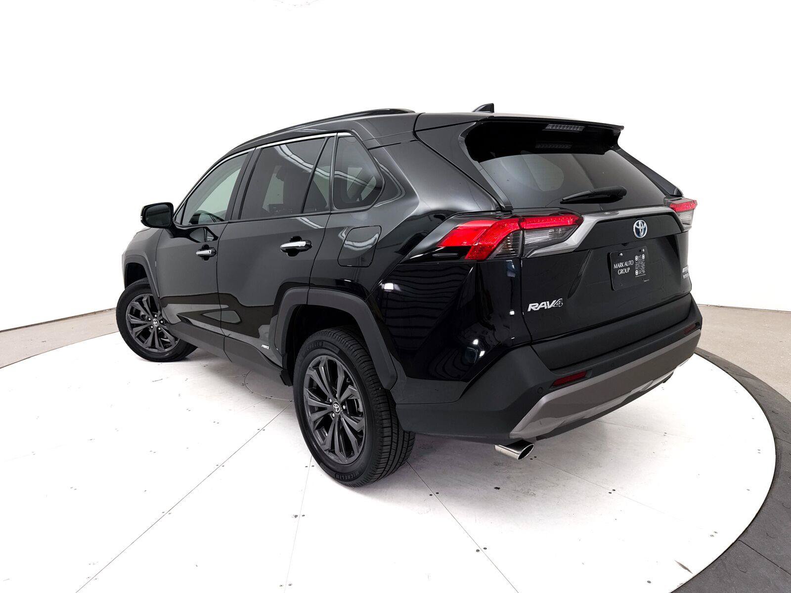 Used 2022 Toyota RAV4 Limited AWD/4WD image 2