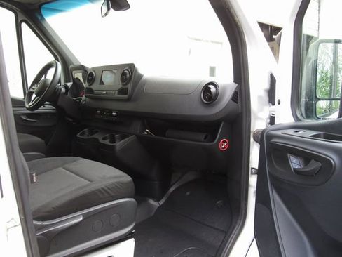 Used 2024 Mercedes-Benz Sprinter 2500 image 12
