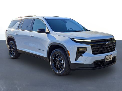 New 2026 Chevrolet Traverse LT image 3