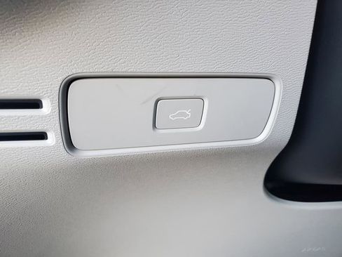 New 2026 Volvo XC40 B5 Plus w/ Protection Package Premier image 16