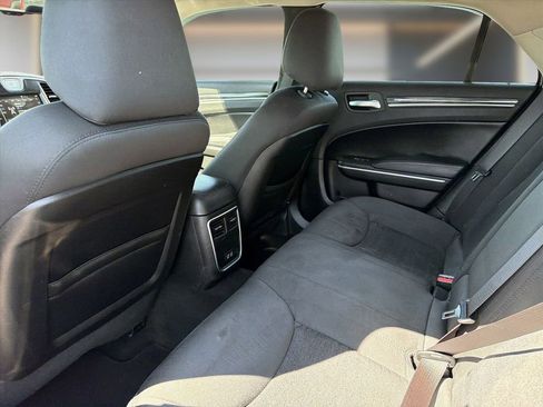 Used 2019 Chrysler 300 Touring w/ Sport Appearance Package RWD image 13
