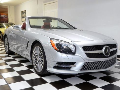 Used 2016 Mercedes-Benz SL 550 550 w/ Driver Assistance Package image 3