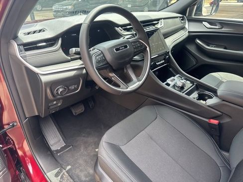 New 2025 Jeep Grand Cherokee Laredo image 13