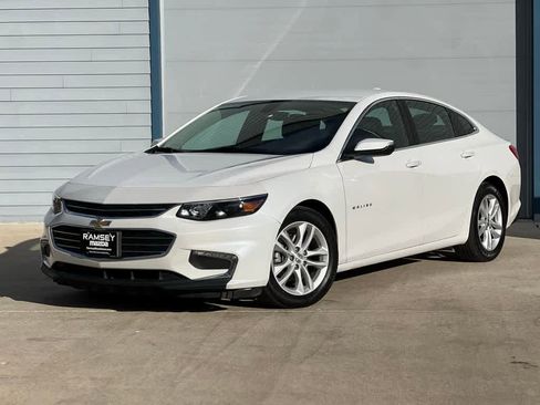 Used 2017 Chevrolet Malibu LT image 1