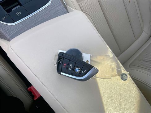 Certified 2025 BMW 330i Sedan w/ Convenience Package RWD image 13