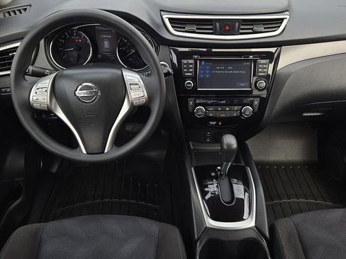 Used 2016 Nissan Rogue SV w/ SV Premium Package image 11