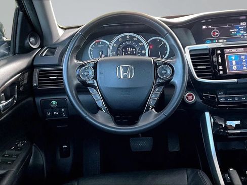 Used 2017 Honda Accord Touring image 8