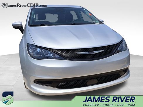 Used 2023 Chrysler Voyager LX FWD image 7