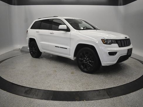 Used 2021 Jeep Grand Cherokee Altitude image 12