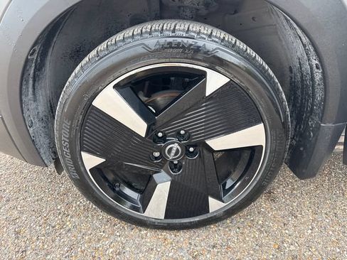 Certified 2025 Nissan Kicks SR FWD image 12