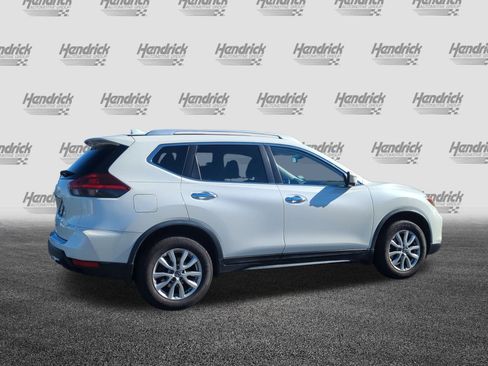 Used 2018 Nissan Rogue SV w/ Premium Package image 9