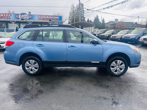 Used 2010 Subaru Outback 2.5i image 6
