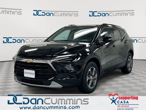 Used 2023 Chevrolet Blazer LT FWD image 1