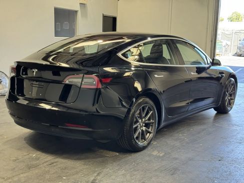 Used 2018 Tesla Model 3 Mid Range image 4