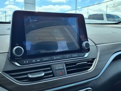 Used 2025 Nissan Altima 2.5 SV image 25