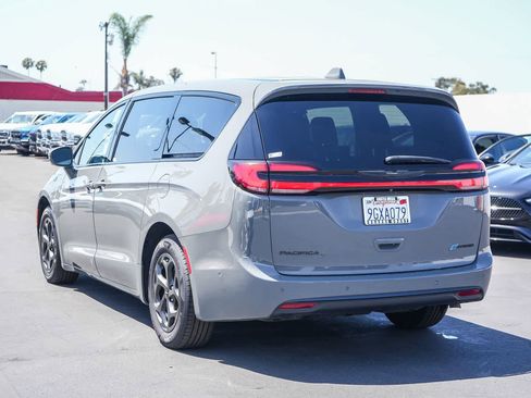 Used 2022 Chrysler Pacifica Limited w/ S Appearance Package FWD image 12