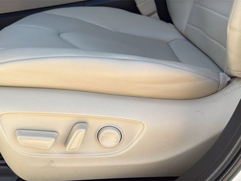 Certified 2023 Toyota Highlander XLE image 11