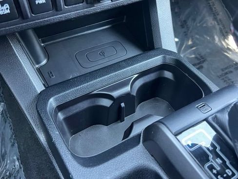Used 2019 Toyota Tacoma TRD Off-Road w/ Technology Package AWD/4WD image 38