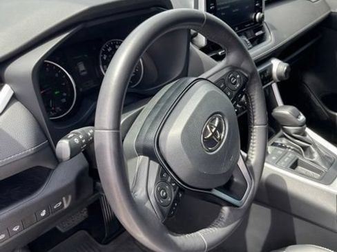 Used 2021 Toyota RAV4 XLE Premium FWD image 13