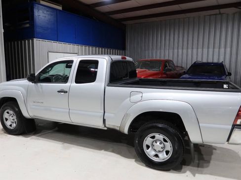 Used 2013 Toyota Tacoma PreRunner w/ SR5 Pkg RWD image 2