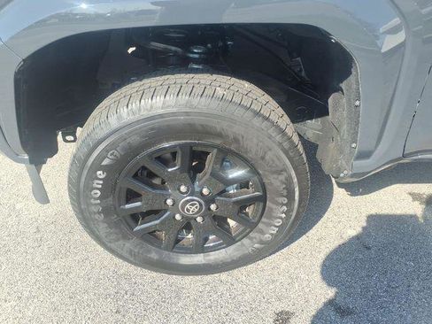 Certified 2025 Toyota Tacoma SR5 AWD/4WD image 24