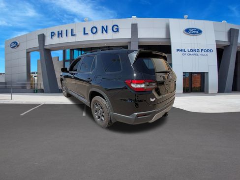 Used 2025 Honda Pilot TrailSport image 3