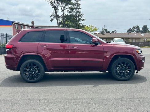 Used 2021 Jeep Grand Cherokee Laredo X AWD/4WD image 8