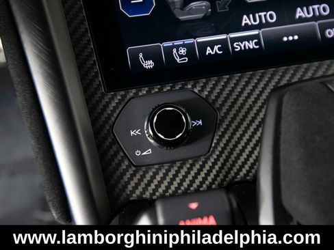 Used 2023 Lamborghini Urus Performante AWD/4WD image 29