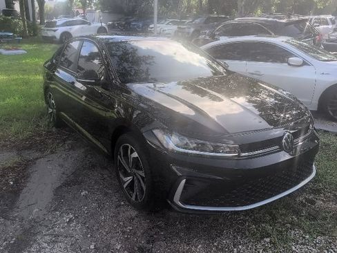 Used 2025 Volkswagen Jetta SEL FWD image 1