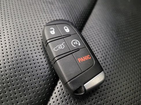 Used 2019 Jeep Grand Cherokee Trailhawk w/ Trailhawk Luxury Group AWD/4WD image 32