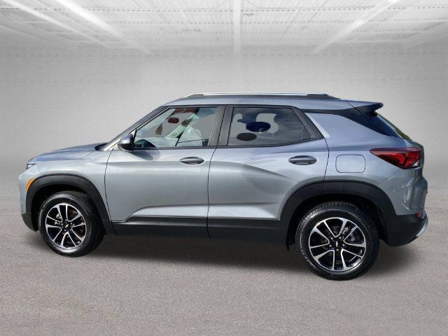 Used 2025 Chevrolet TrailBlazer LT AWD/4WD image 25
