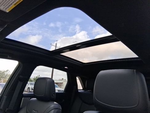 Used 2022 Cadillac XT5 Premium Luxury w/ LPO, ONYX Package image 15