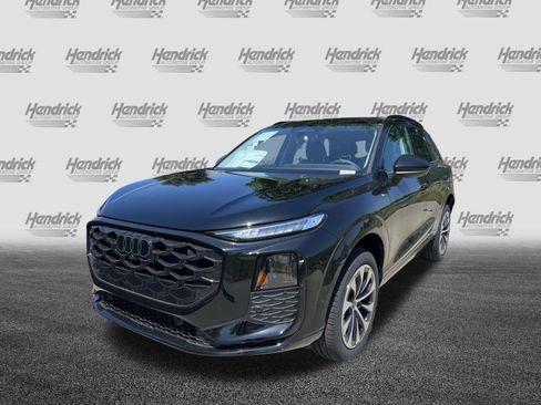 Used 2026 Audi Q3 quattro 2.0T w/ Driver Assistance Package AWD/4WD image 5