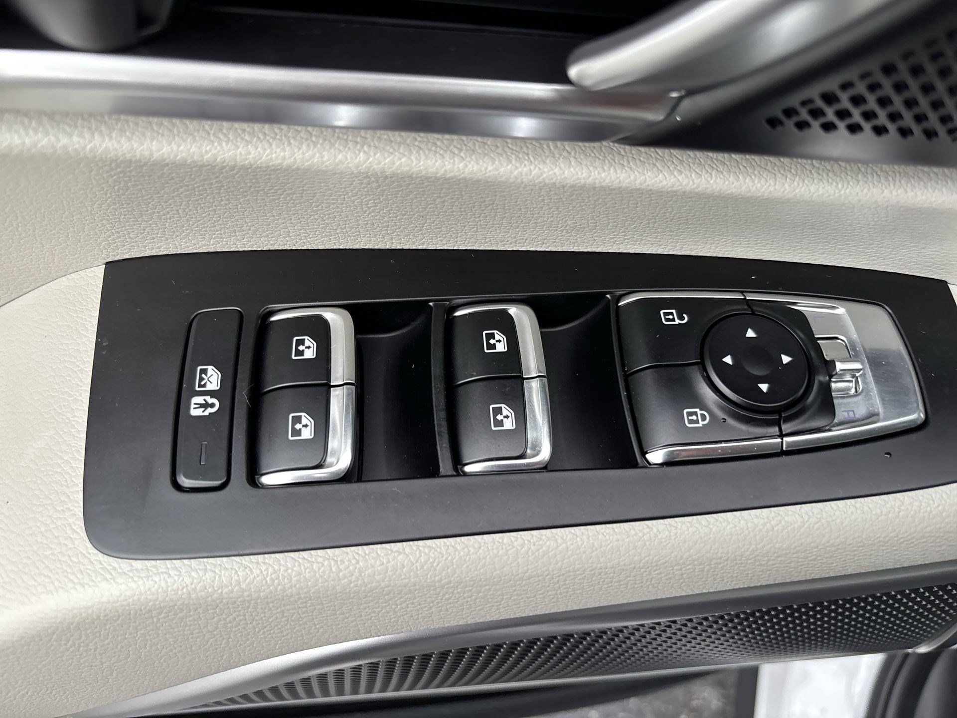 Used 2025 Kia Telluride S FWD image 15