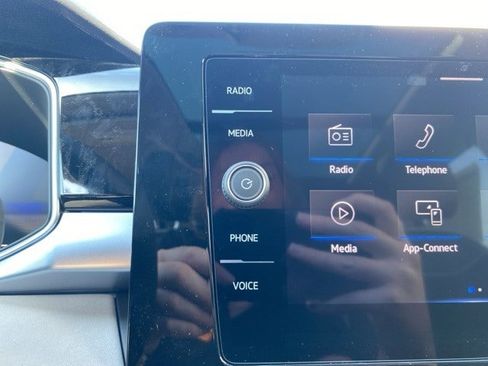 New 2025 Volkswagen Taos SE image 33