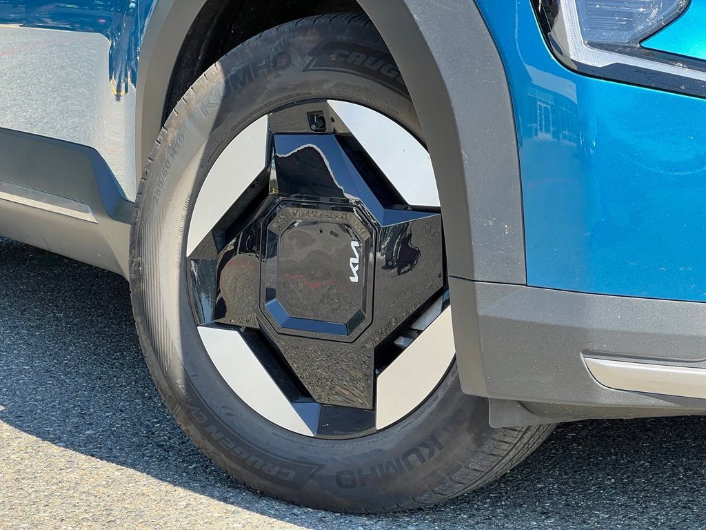 Certified 2024 Kia EV9 Wind AWD/4WD image 2