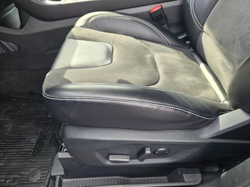 Certified 2022 Ford Edge ST w/ Equipment Group 401A image 22