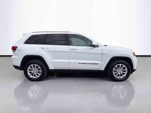 Used 2022 Jeep Grand Cherokee Laredo X image 2