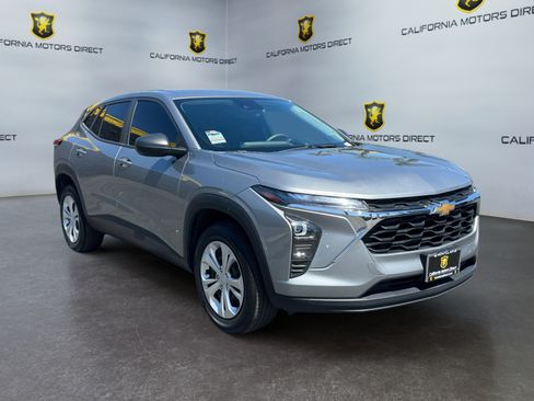 Used 2024 Chevrolet Trax LS w/ Driver Confidence Package FWD image 7