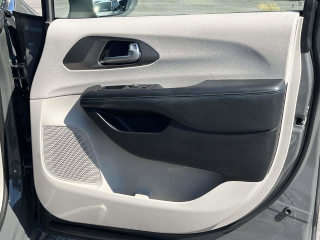 Certified 2021 Chrysler Pacifica Touring FWD image 25