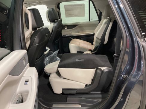 Used 2026 Lincoln Navigator L Reserve AWD/4WD image 21