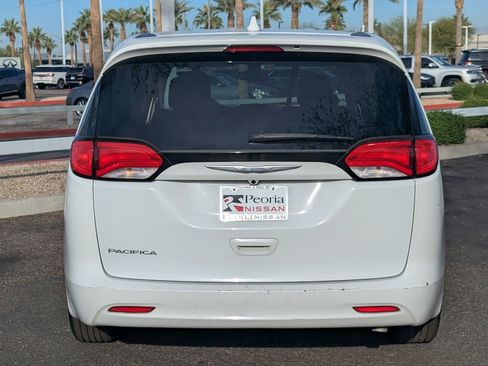 Used 2017 Chrysler Pacifica LX image 5
