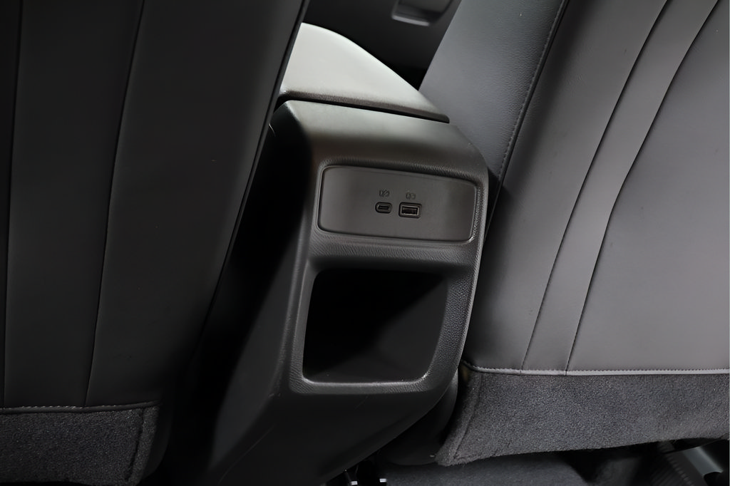 Used 2025 Chevrolet Trax LT w/ LT Convenience Package FWD image 23
