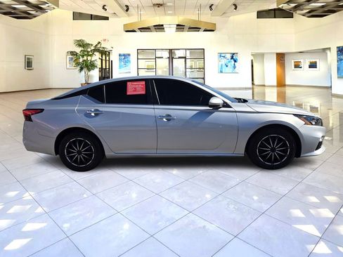 Used 2022 Nissan Altima 2.5 S image 4
