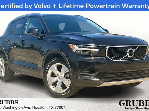 Used 2022 Volvo XC40 T5 Momentum image 1