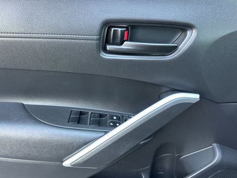 Used 2022 Toyota Corolla Cross LE image 12