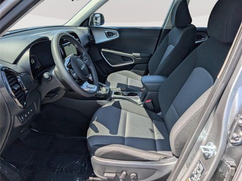 Used 2024 Kia Soul S FWD image 15